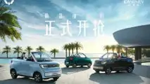 Wuling Hong Guang Mini EV Cabrio in different colors outside