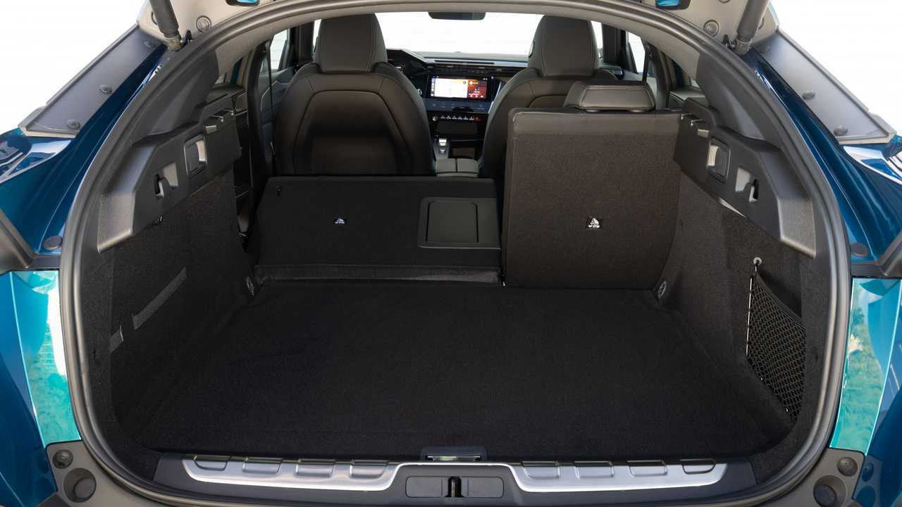 Peugeot 408 Hybrid 225 e-EAT8 (2022) im Test