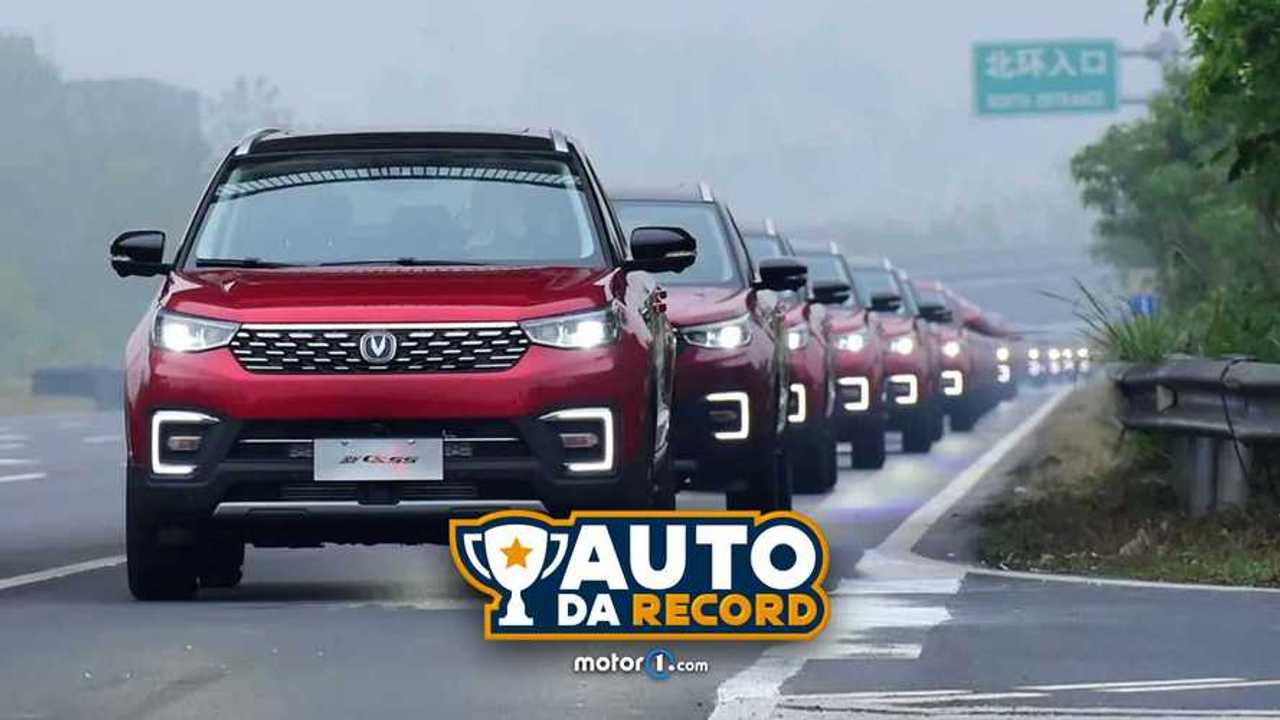 La parata delle 55 auto a guida autonoma: il record in Cina