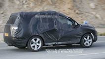 Peugeot 4007 Spy Photo