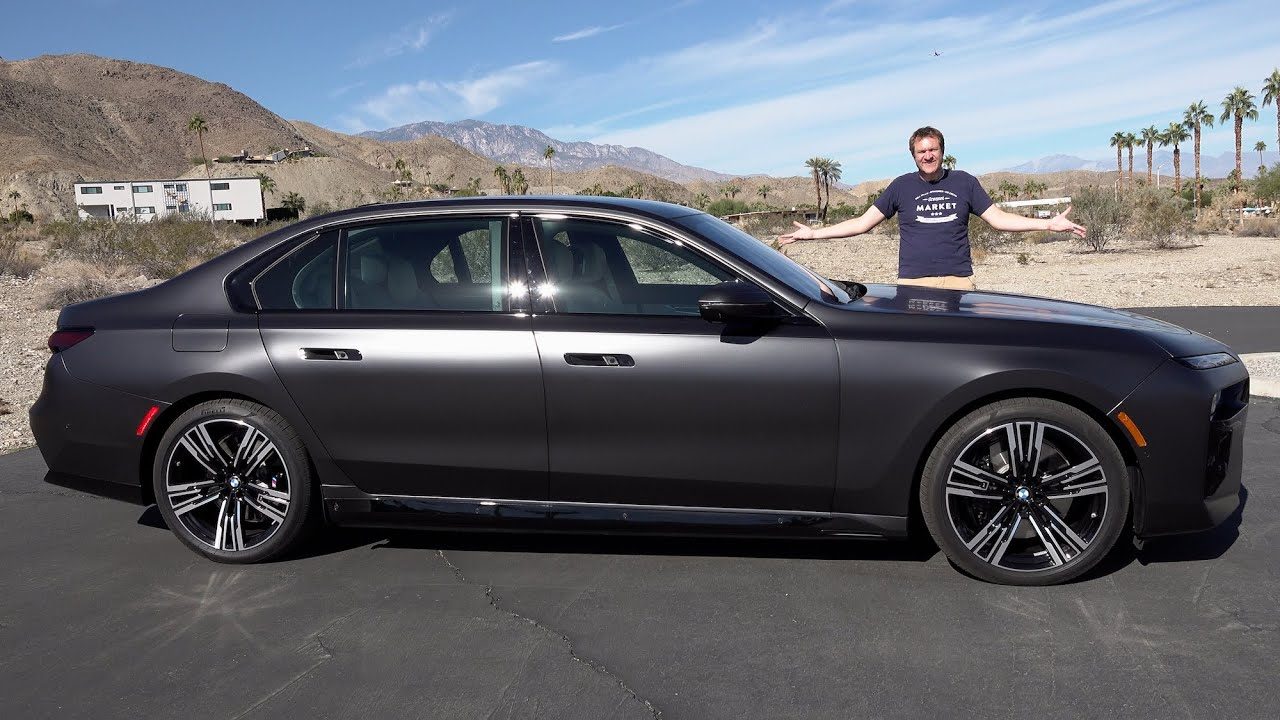 The 2023 BMW i7 Is an Amazing Ultra-Luxury $130,000 Electric Sedan