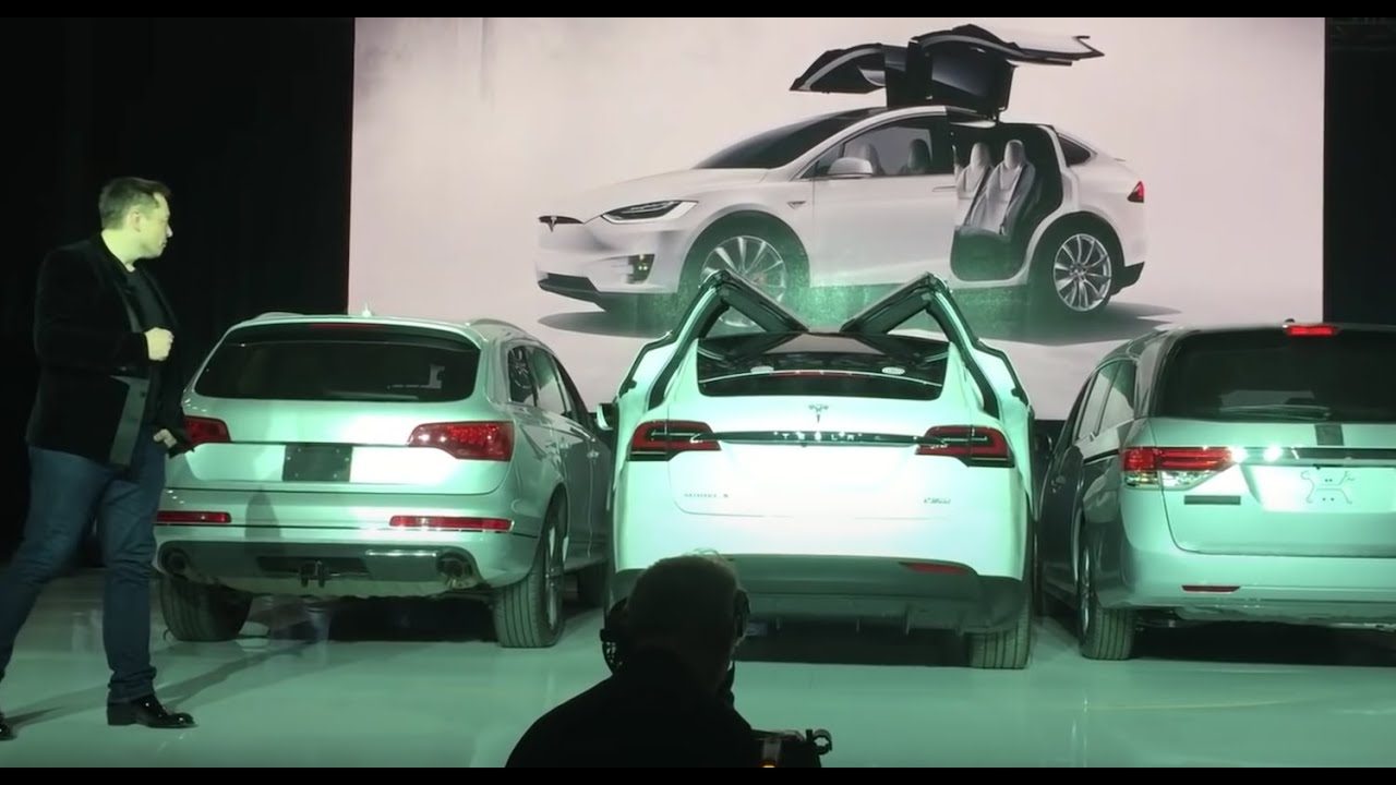 Elon Musk Shows Off Tesla Falcon Wing Doors in Tight Parking Spot. Fans go nuts!