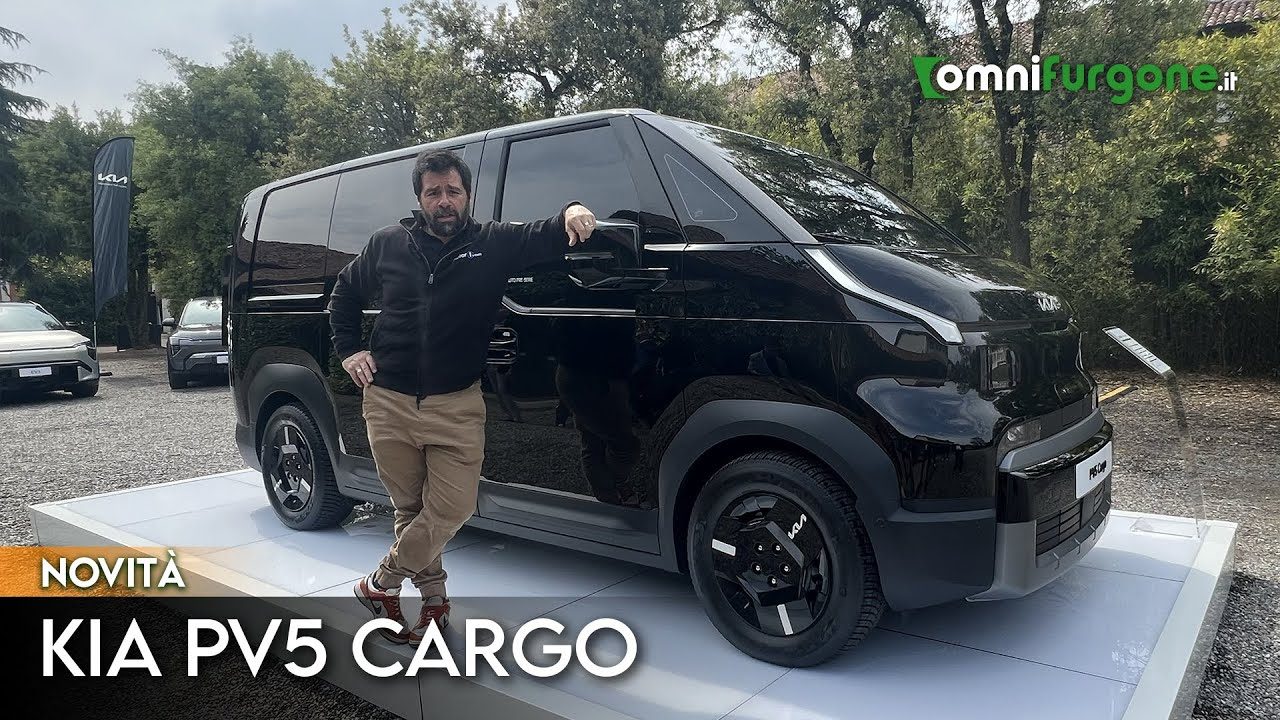 Kia PV5 Cargo, il Van che viene dal FUTURO ! Ecco com'è fatto e quanto costa