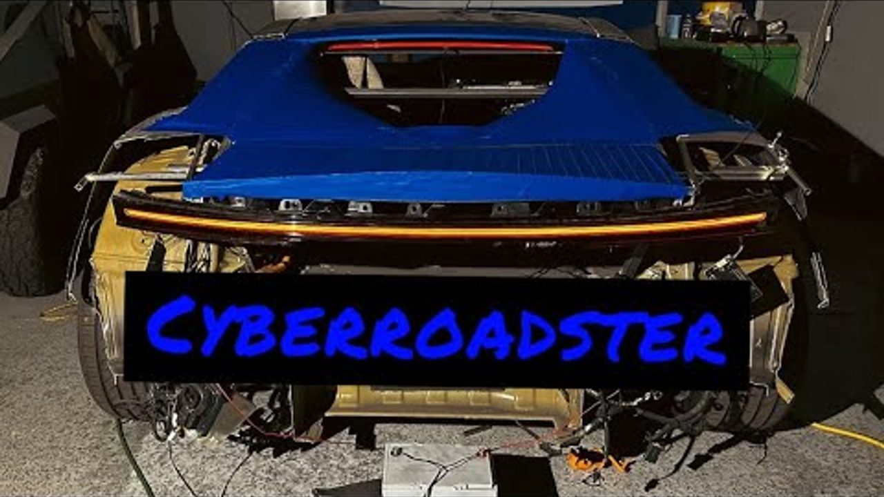 CyberRoadster build Vlog, rear coming alive